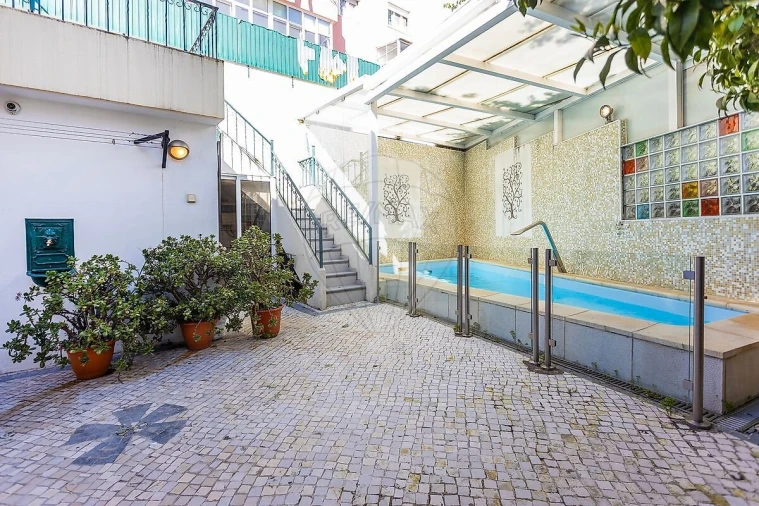 Moradia T4 para Venda em Penha de França Foto 6