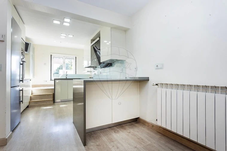 Moradia T4 para Venda em Penha de França Foto 9