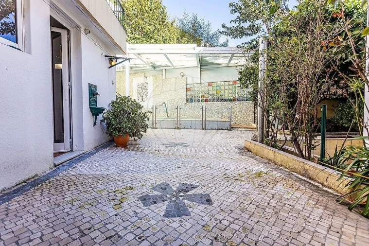 Moradia T4 para Venda em Penha de França Foto 11