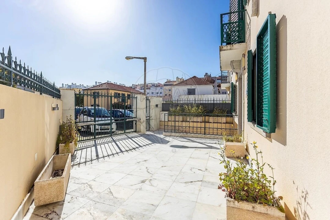 Moradia T4 para Venda em Penha de França Foto 4