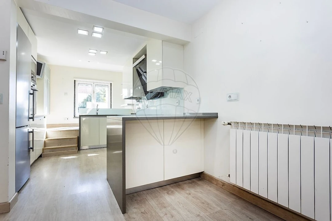 Moradia T4 para Venda em Penha de França Foto 9