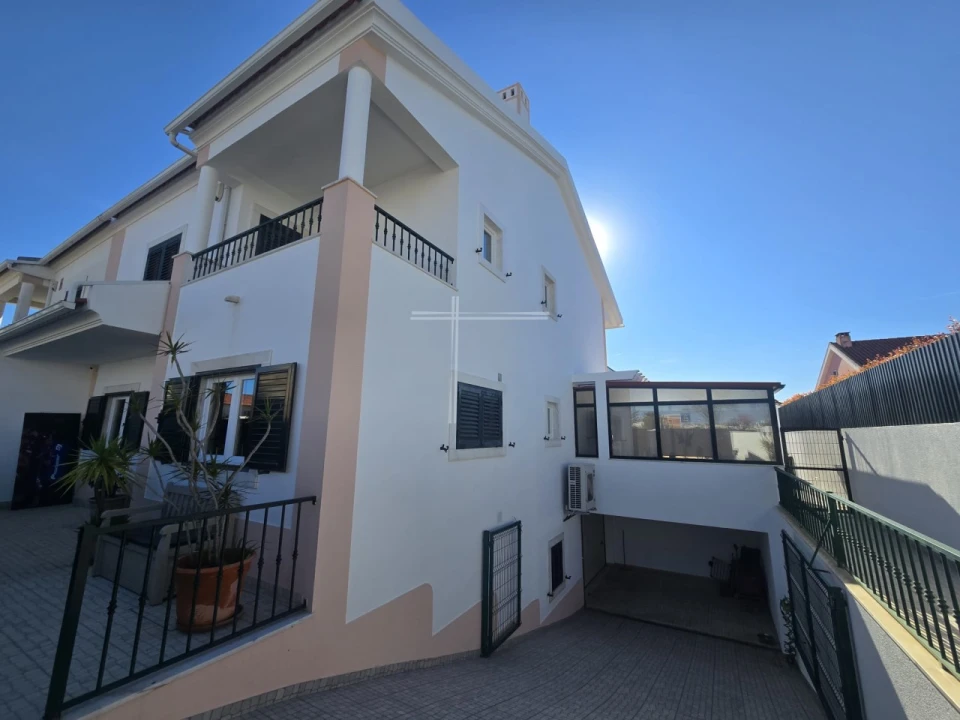 Moradia T4 para Venda em São Domingos de Rana Foto 31