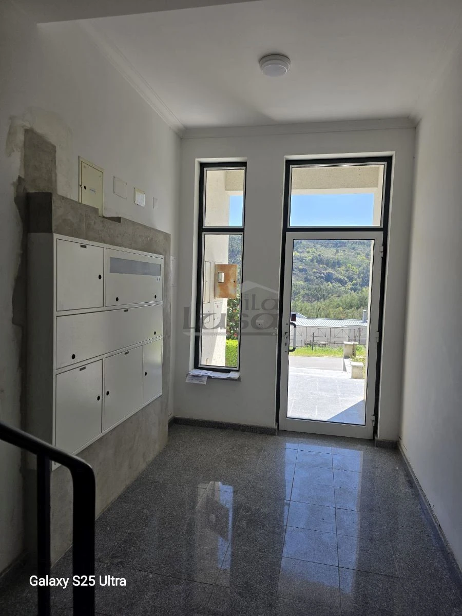 Apartamento T1 para Venda em Canas de Senhorim Foto 2