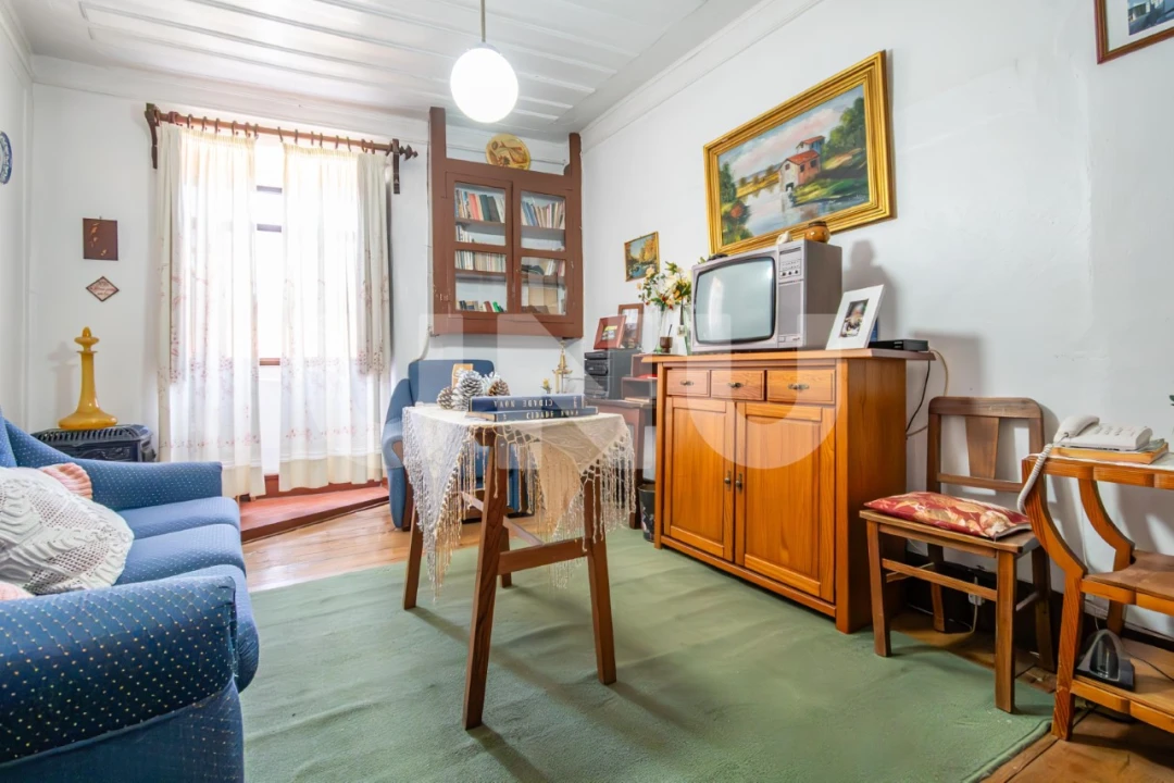 Moradia T7 para Venda em Cortes do Meio Foto 13