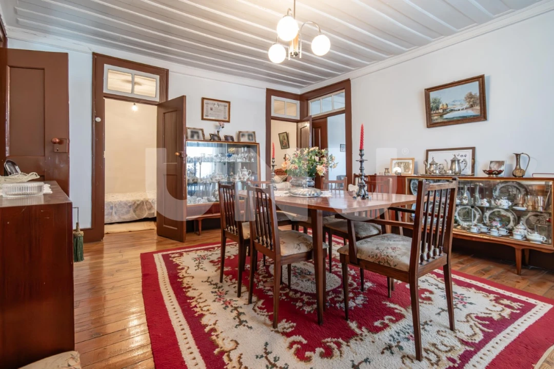 Moradia T7 para Venda em Cortes do Meio Foto 16