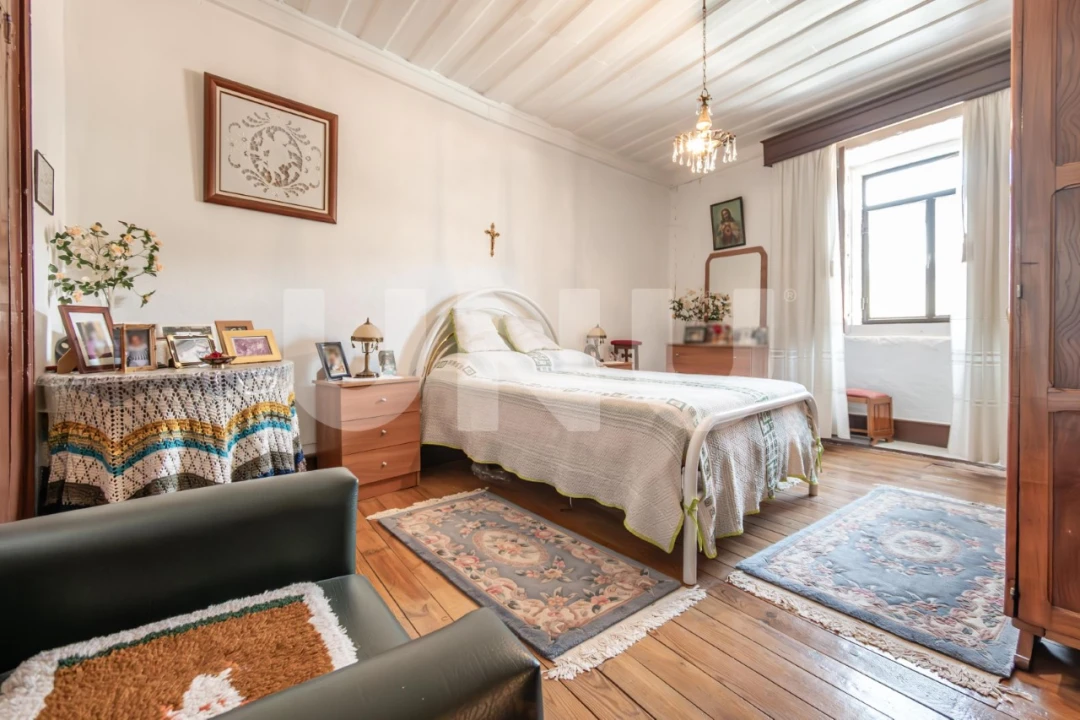 Moradia T7 para Venda em Cortes do Meio Foto 22