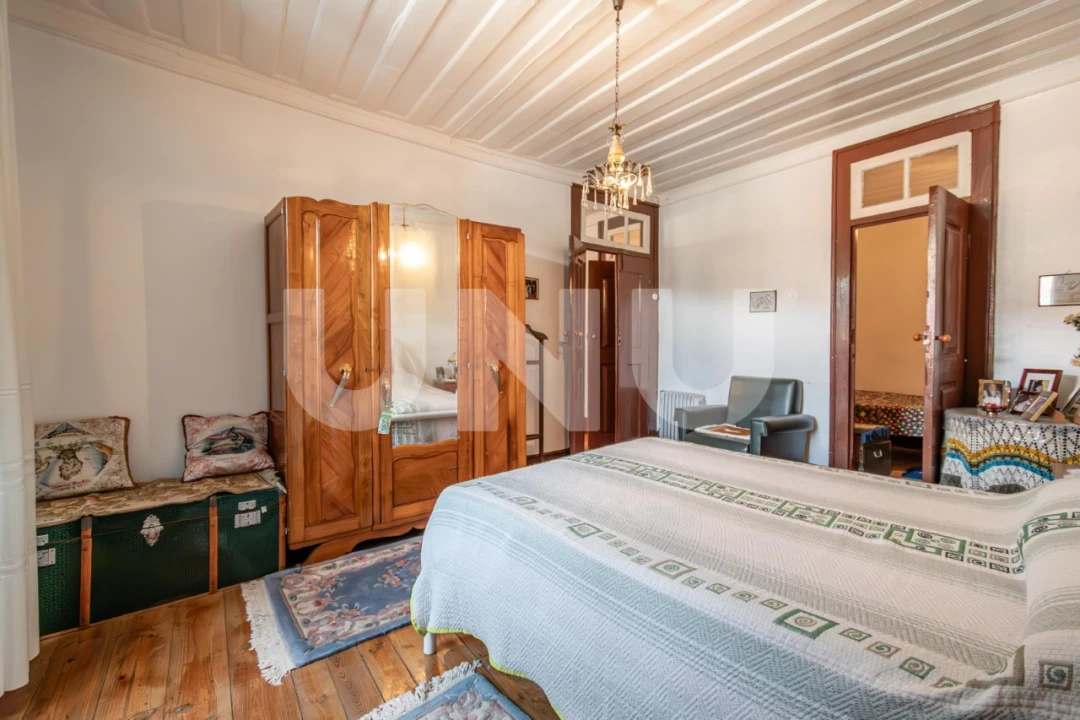 Moradia T7 para Venda em Cortes do Meio Foto 24