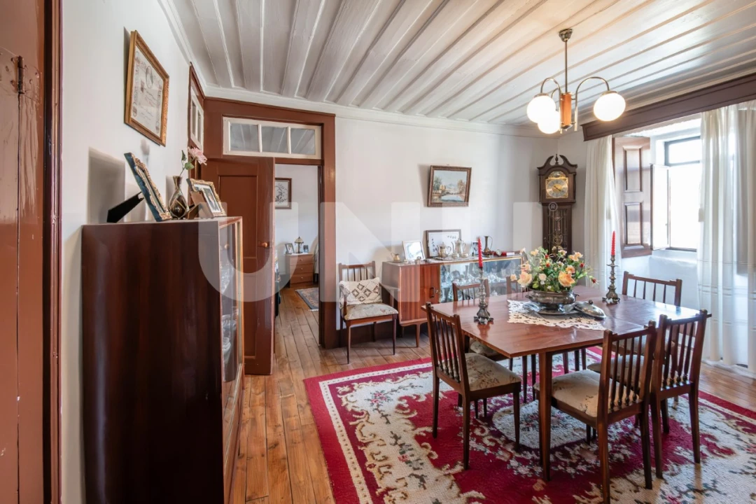 Moradia T7 para Venda em Cortes do Meio Foto 18