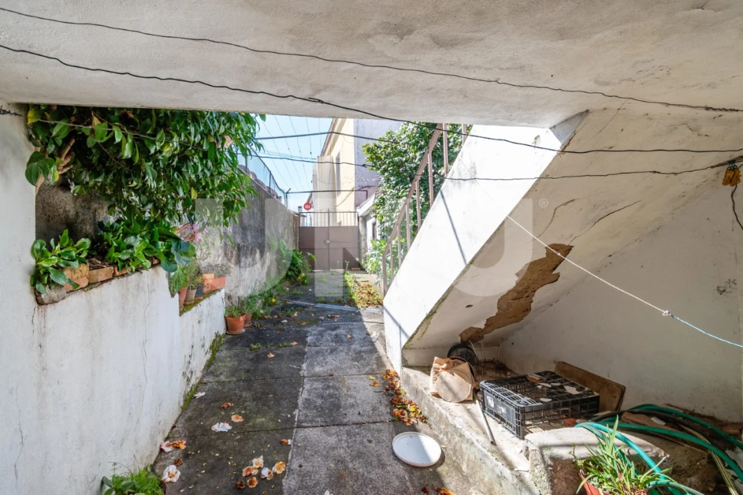 Moradia T7 para Venda em Cortes do Meio Foto 34