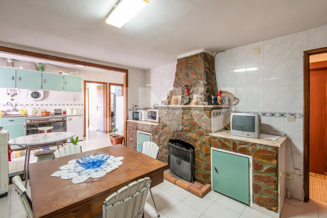 Moradia T7 para Venda em Cortes do Meio Foto 44