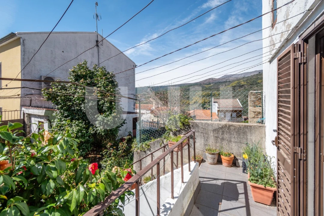 Moradia T7 para Venda em Cortes do Meio Foto 51