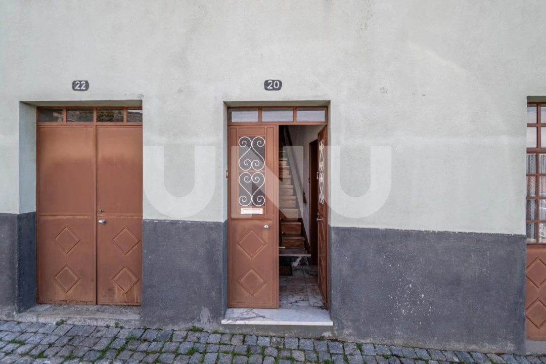 Moradia T7 para Venda em Cortes do Meio Foto 5