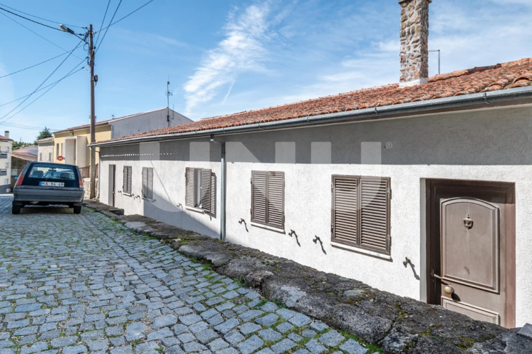Moradia T7 para Venda em Cortes do Meio Foto 55