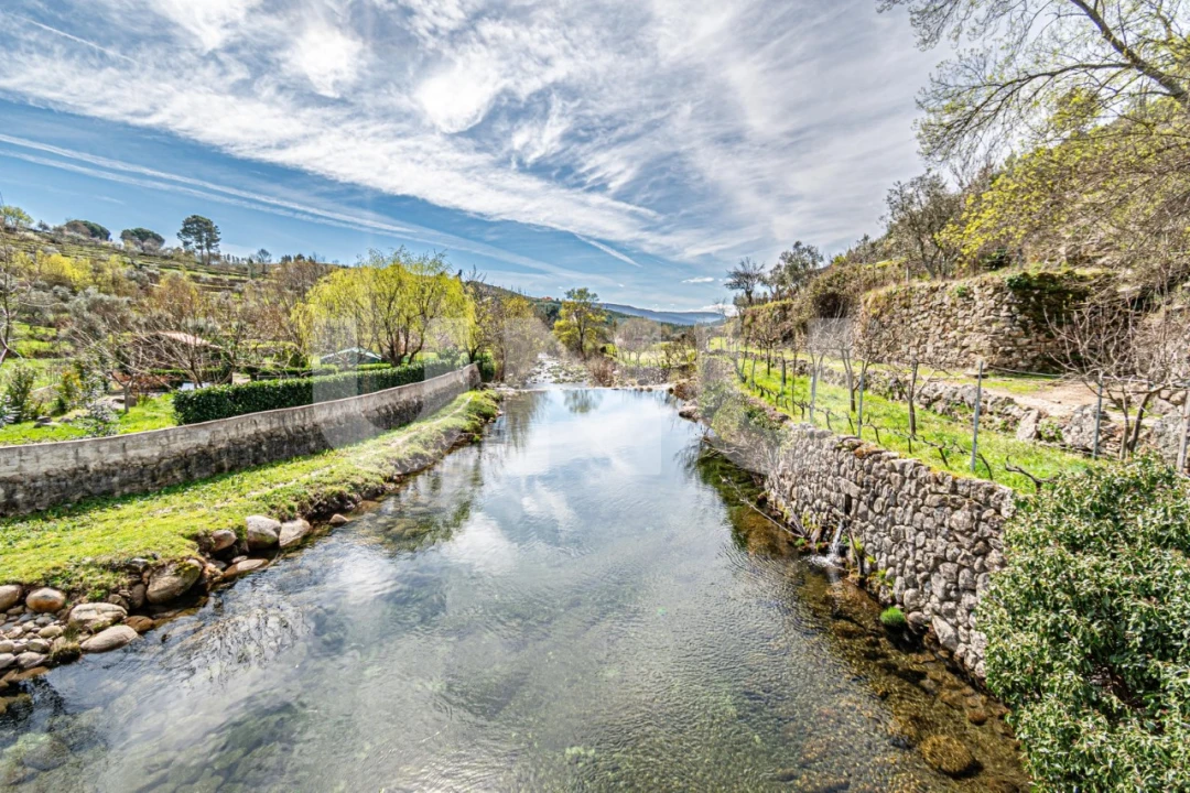 Moradia T7 para Venda em Cortes do Meio Foto 64