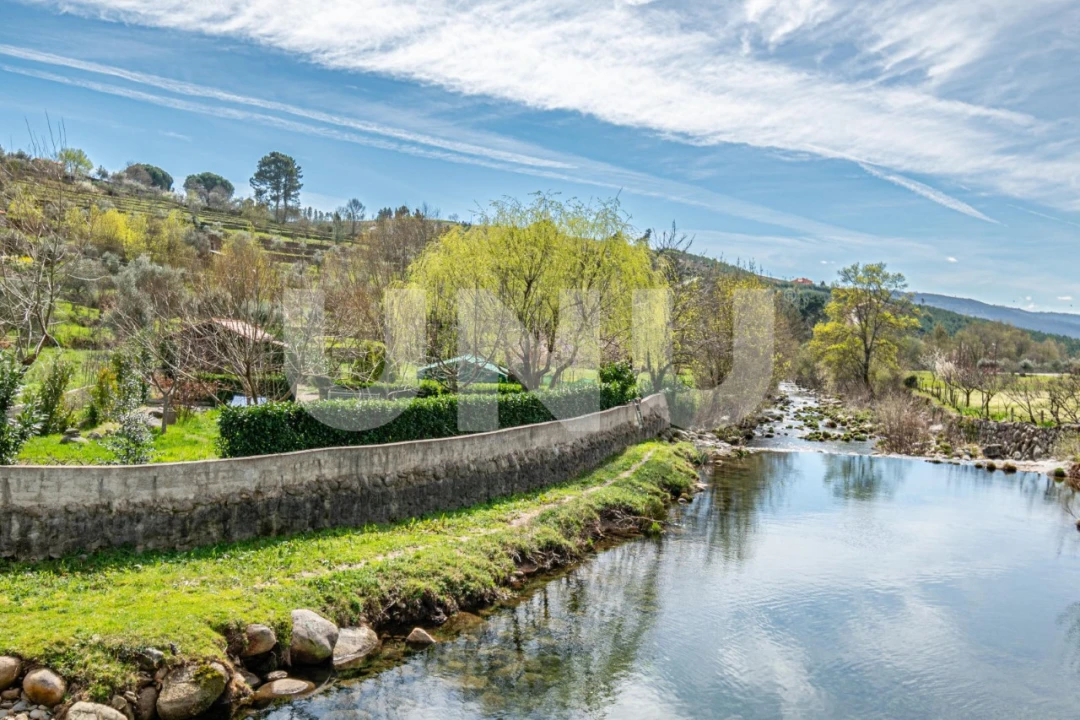 Moradia T7 para Venda em Cortes do Meio Foto 65