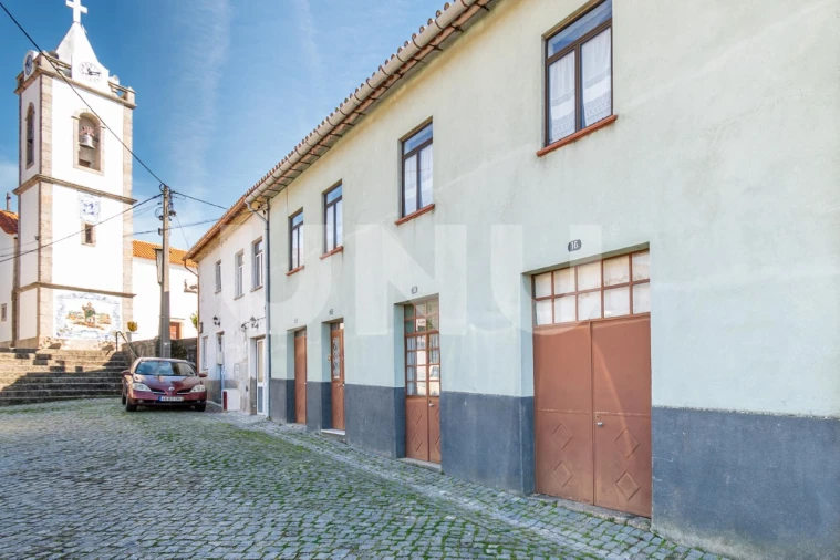 Moradia T7 para Venda em Cortes do Meio Foto 1