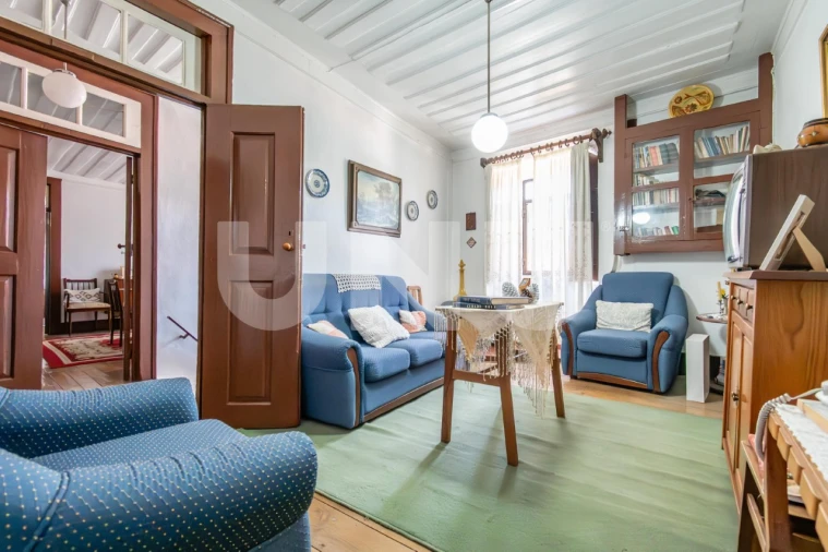 Moradia T7 para Venda em Cortes do Meio Foto 11