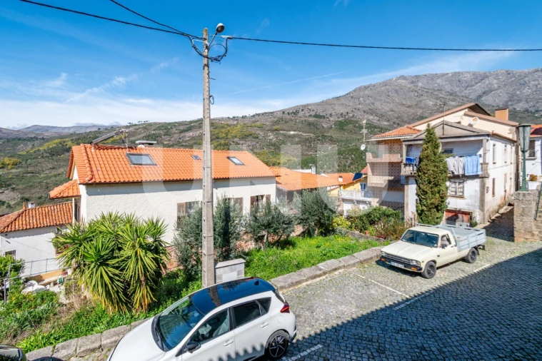 Moradia T7 para Venda em Cortes do Meio Foto 28