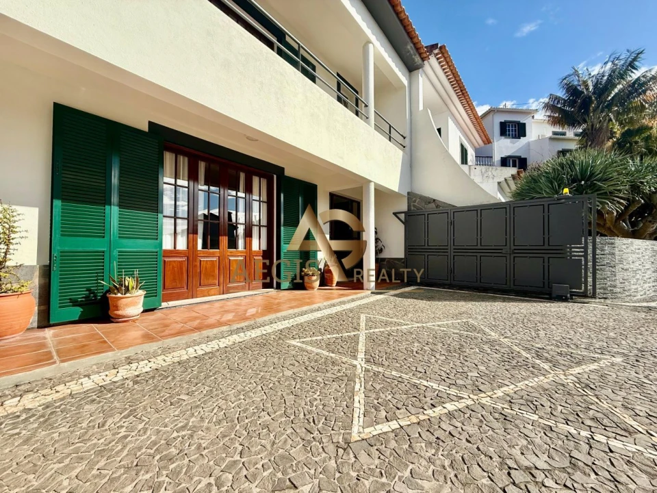 Moradia T3 para Venda em Caniço Foto 1