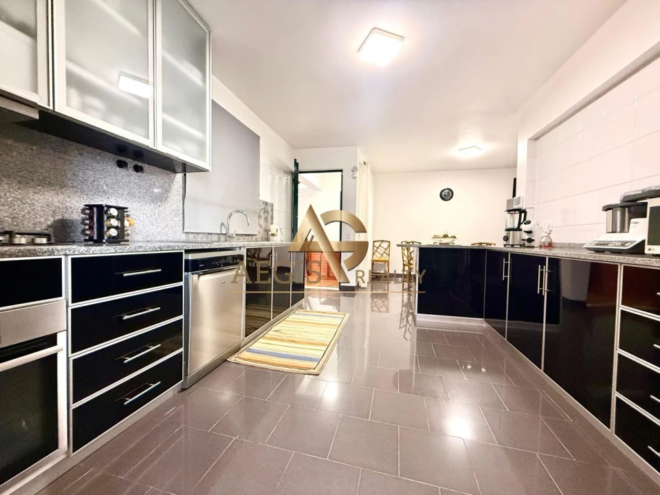 Moradia T3 para Venda em Caniço Foto 11