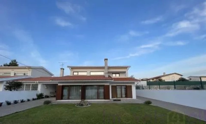 Moradia T4 para Venda em São Bernardo Foto 1