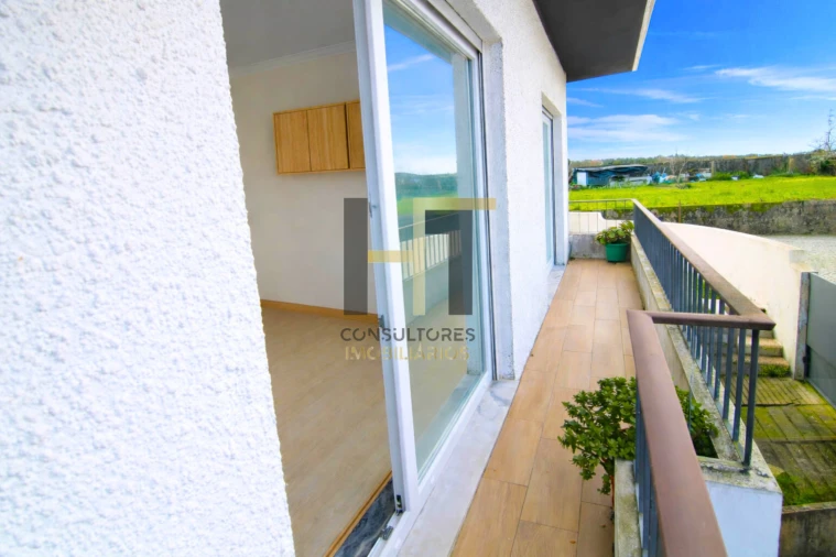 Apartamento T2 para Venda em Castêlo da Maia Foto 4
