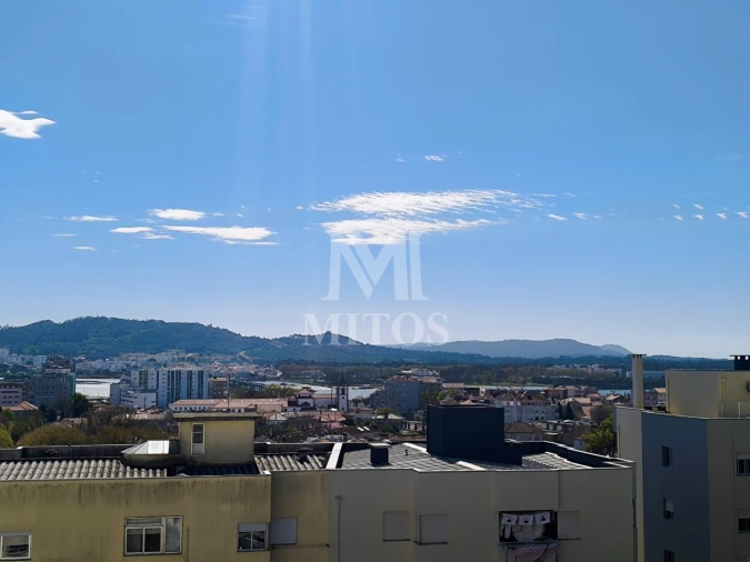 Apartamento T2 para Arrendamento em Santa Maria Maior e Monserrate e Meadela Foto 12