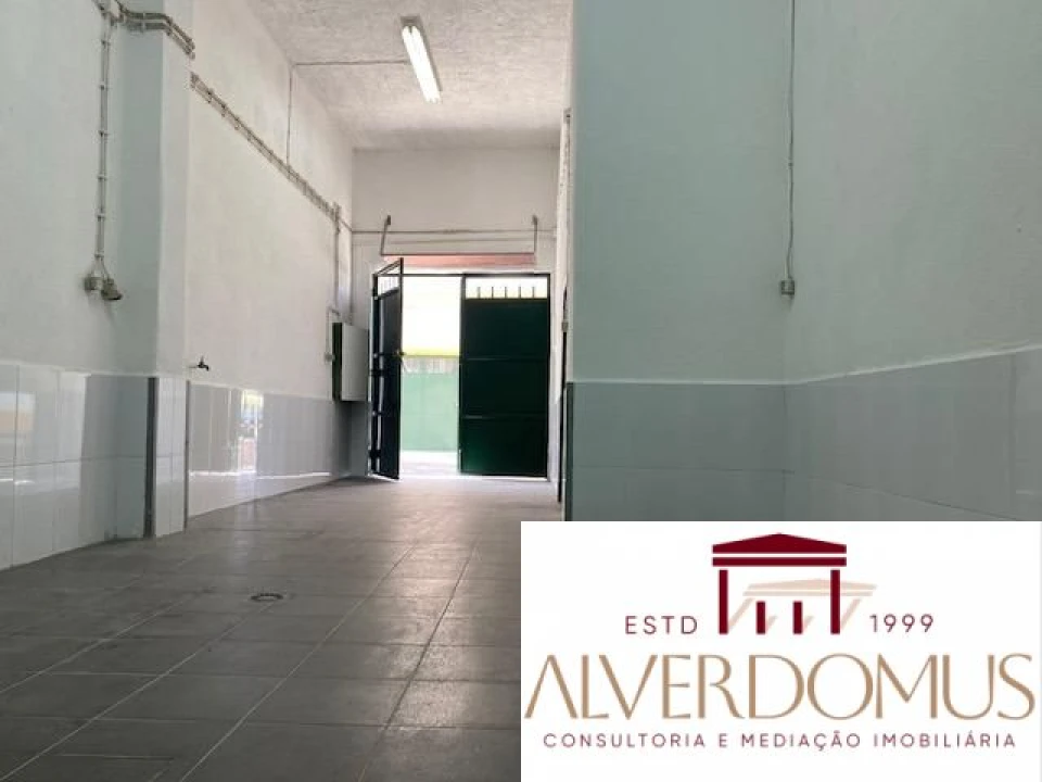 Loja para Arrendamento em Santa Clara Foto 6