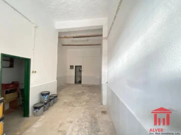 Loja para Arrendamento em Santa Clara