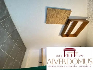 Loja para Arrendamento em Santa Clara