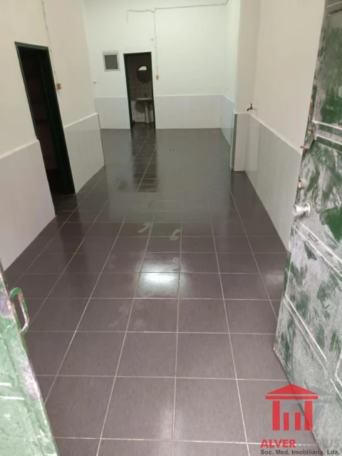 Loja para Arrendamento em Santa Clara