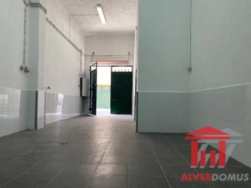 Loja para Arrendamento em Santa Clara