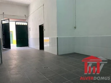 Loja para Arrendamento em Santa Clara