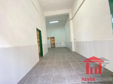 Loja para Arrendamento em Santa Clara