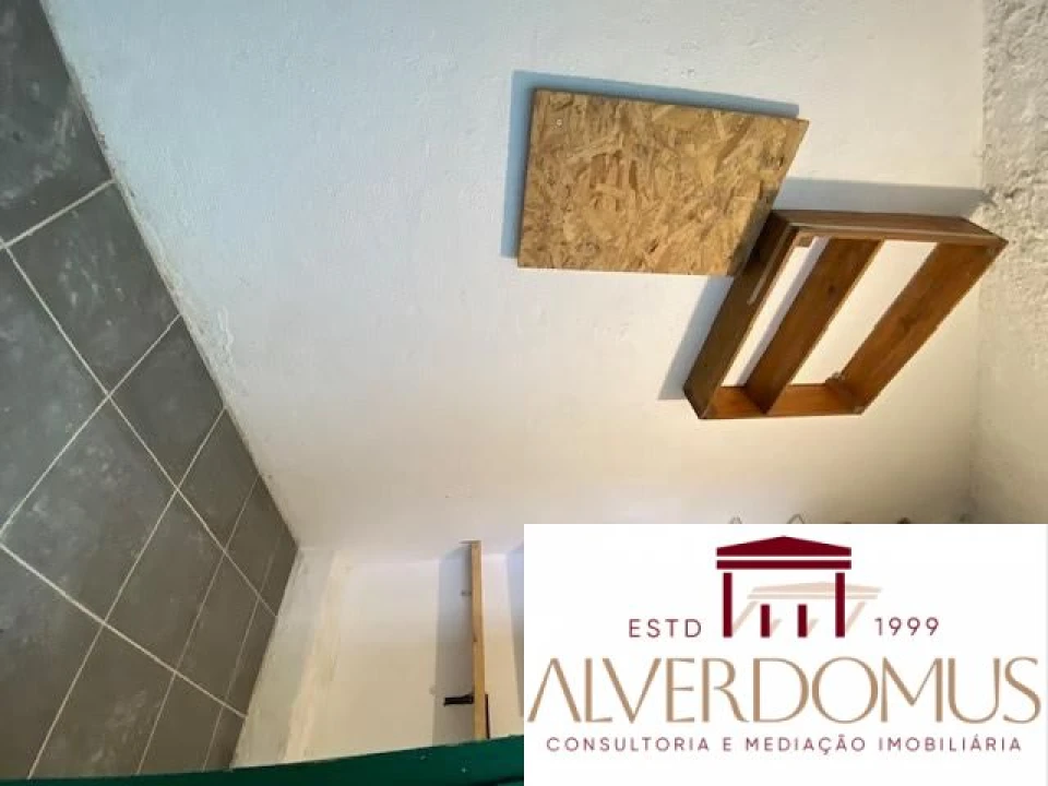 Loja para Arrendamento em Santa Clara Foto 2