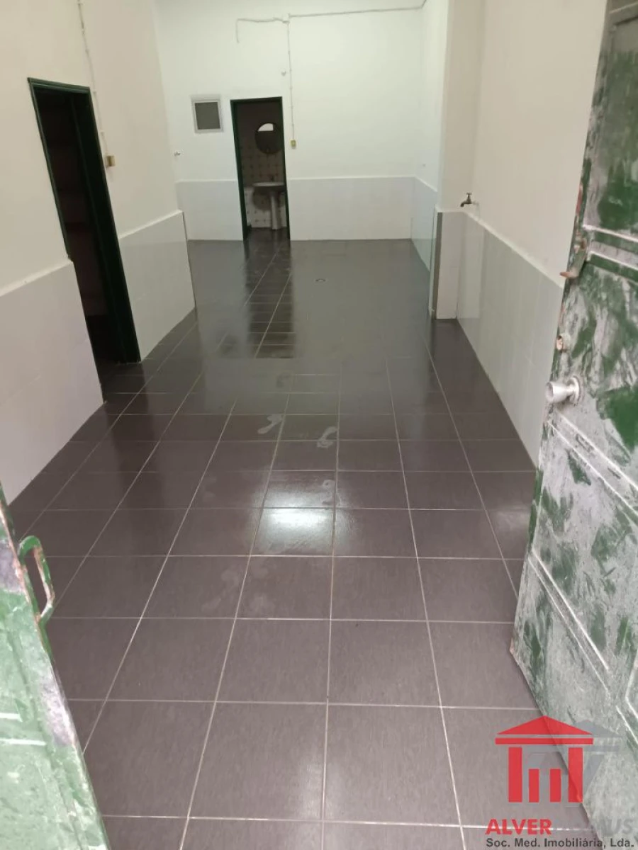 Loja para Arrendamento em Santa Clara Foto 14