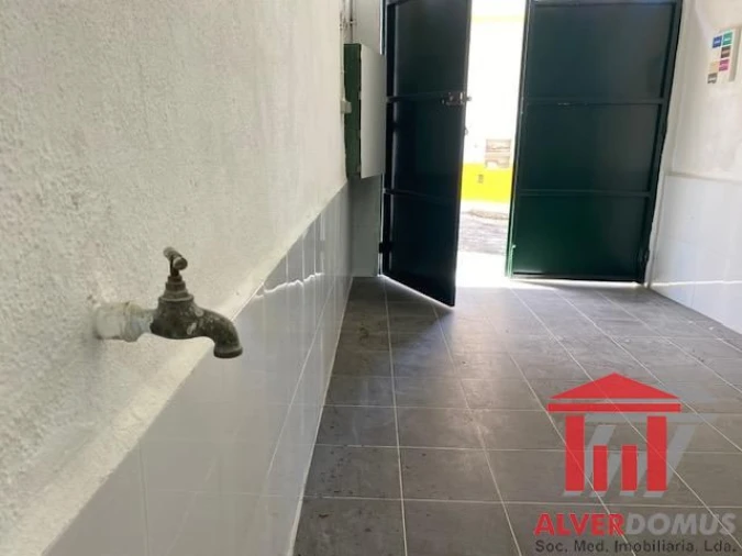 Loja para Arrendamento em Santa Clara Foto 8