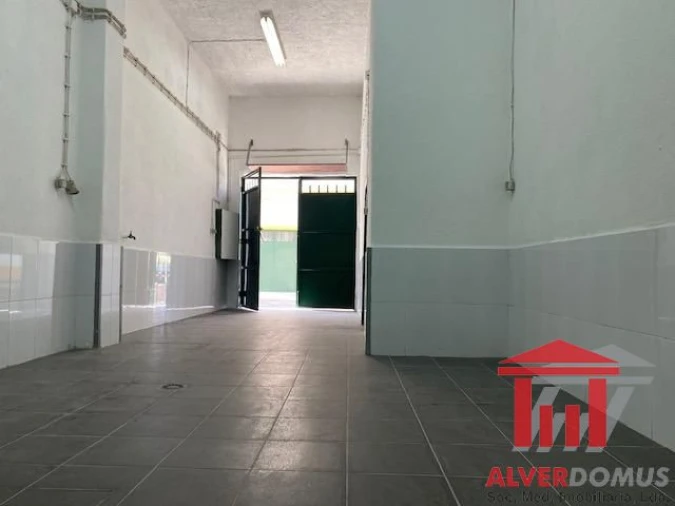 Loja para Arrendamento em Santa Clara Foto 6