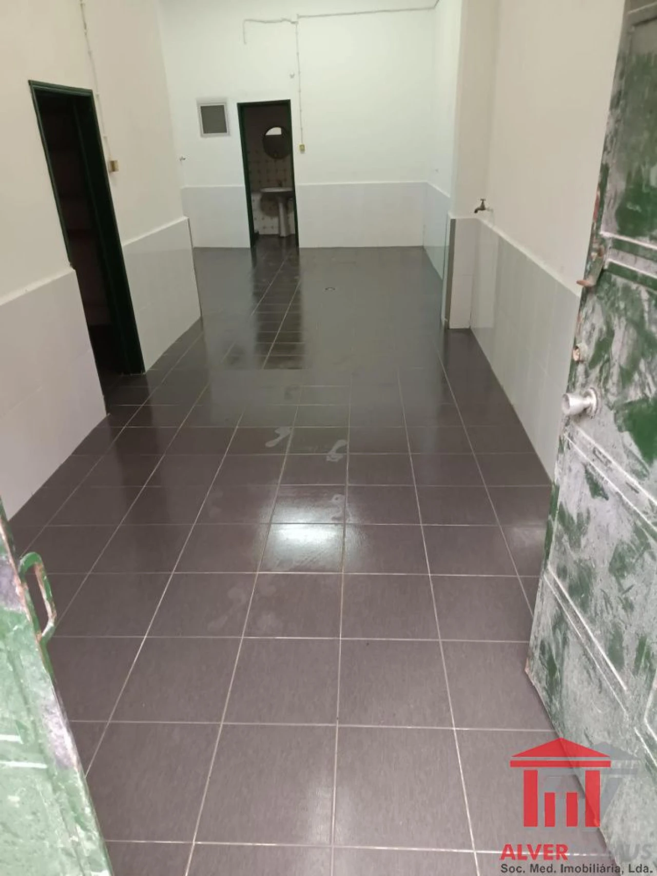 Loja para Arrendamento em Santa Clara Foto 14