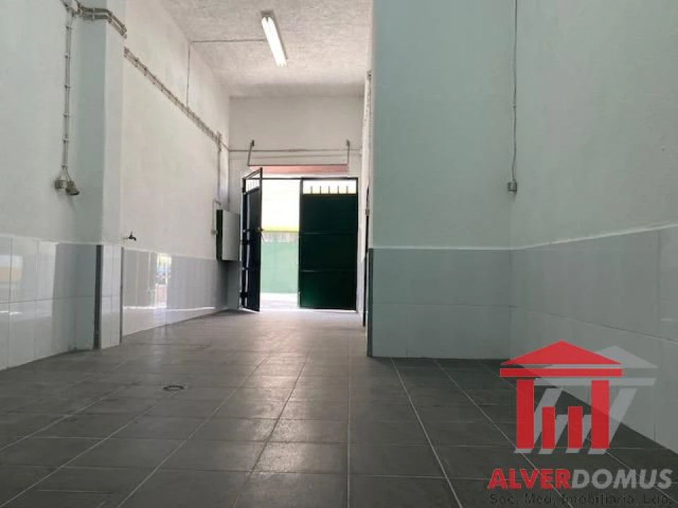 Loja para Arrendamento em Santa Clara Foto 6