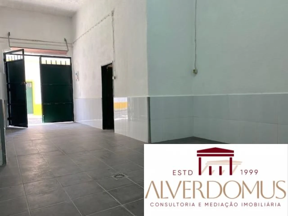 Loja para Arrendamento em Santa Clara Foto 7