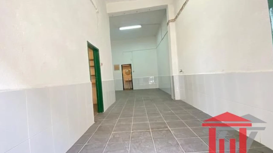 Loja para Arrendamento em Santa Clara