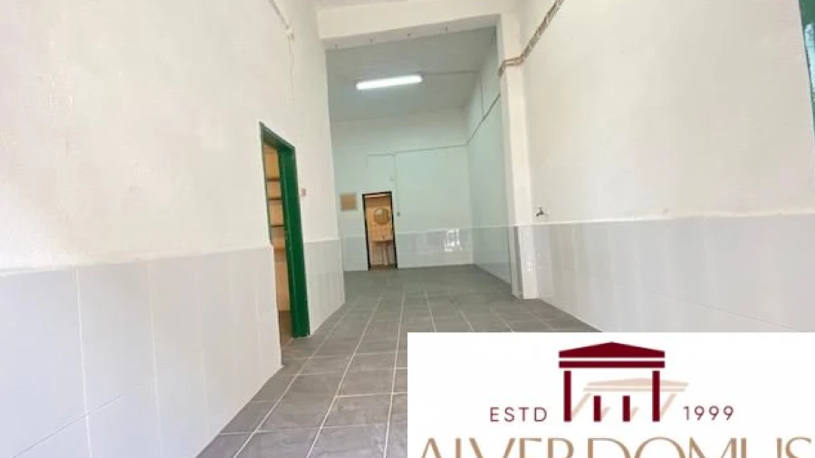 Loja para Arrendamento em Santa Clara