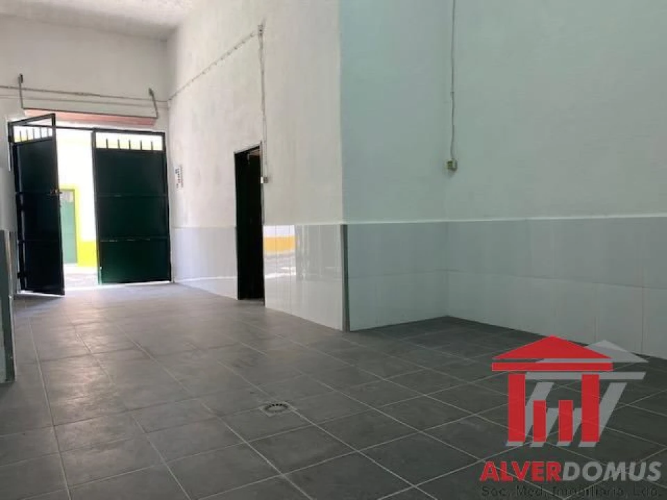 Loja para Arrendamento em Santa Clara Foto 7