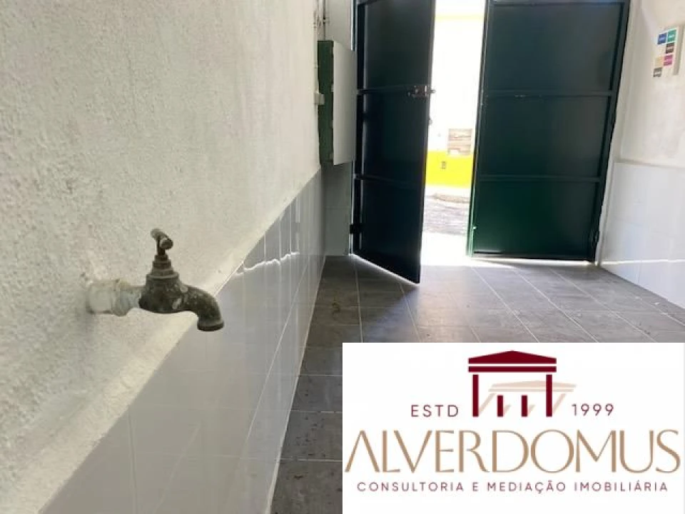 Loja para Arrendamento em Santa Clara Foto 8