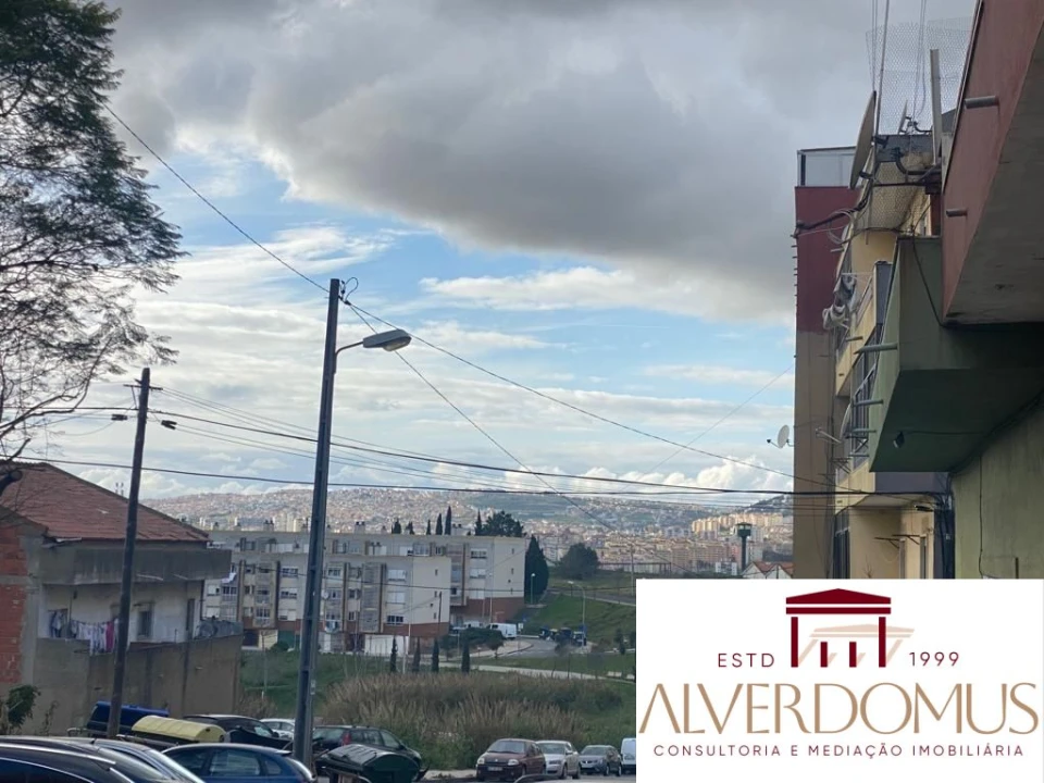 Loja para Arrendamento em Santa Clara Foto 11