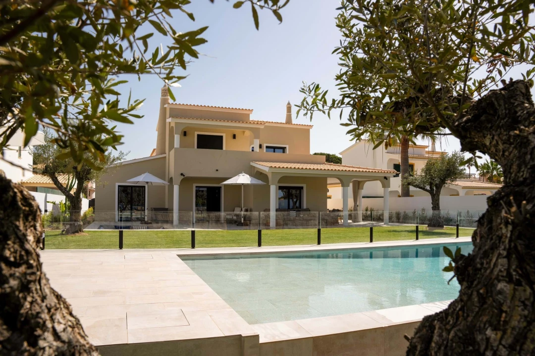 Moradia T5 para Venda em Guia Foto 1