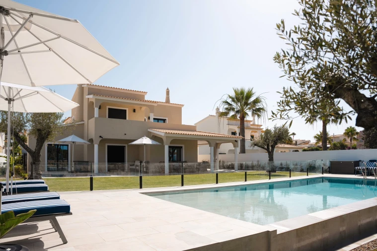 Moradia T5 para Venda em Guia Foto 38