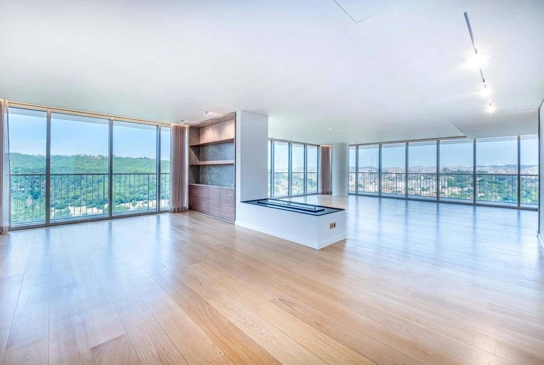 Apartamento T6 para Venda em Campolide Foto 1