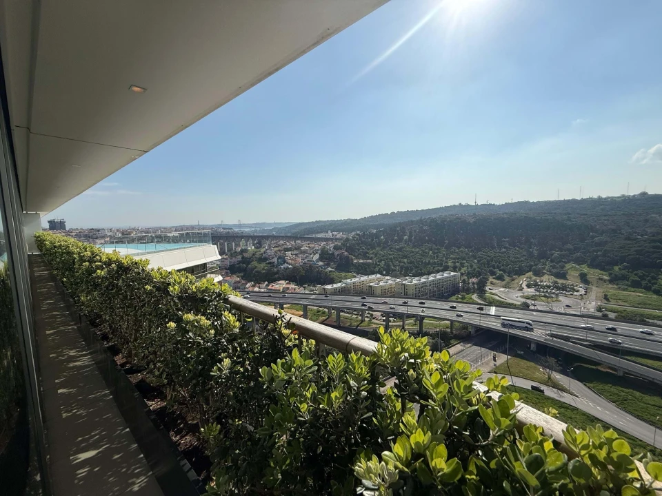 Apartamento T6 para Venda em Campolide Foto 2